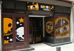 Moon Hostel Bio