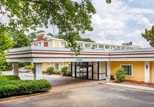 2-Star Hotel ∙ Clarion Hotel & Conference Center North Atlanta