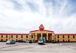 2-Star Hotel ∙ Econo Lodge Truman Inn