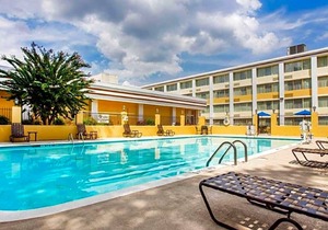 2-Star Hotel ∙ Clarion Hotel & Conference Center North Atlanta