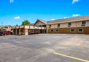 2-Star Hotel ∙ Rodeway Inn