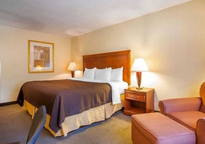 2-Star Hotel ∙ Clarion Hotel & Conference Center North Atlanta