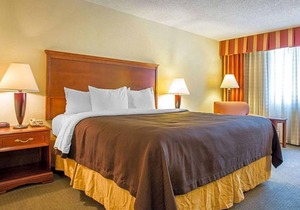 2-Star Hotel ∙ Clarion Hotel & Conference Center North Atlanta