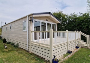 Winchelsea Sands Holiday Park, Sussex, Pebbles