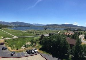 Unique 7th Floor Penthouse Overseeing Lake Dillon. Hot Tub. Balcony.