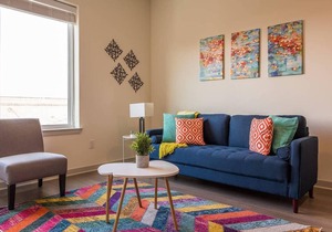 FRONTDESK | Vibrant 1BR Apt in the City Center !