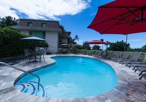 Beautiful Ocean View One Bedroom Condo Bordering Golf Course w/AC in Bedroom!