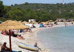 One bedroom apartment near beach Veli Rat, Dugi otok (A-437-a)