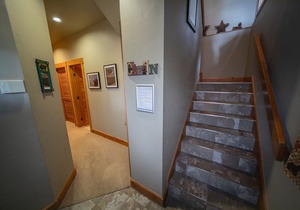 Large townhouse with Cabin feel! Loft, Private laundry, 2 balconies