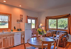 R Lazy S Inn Apt by River - 30 Min. to Whitefish!