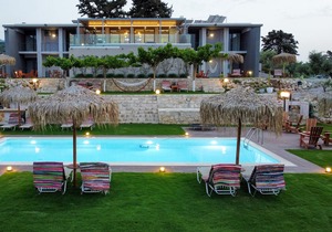 8 Bedrooms, 5 Bathroom, private heated pool, breathtaking view