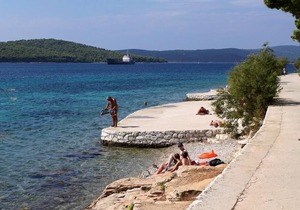 One bedroom apartment near beach Bobovišća na Moru, Brač (A-5683-b)