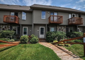 4 level townhome is steps away from WISP ski slopes. Sleeps 10, 3BA. Fireplace