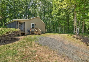 Cozy Rixeyville Cottage w/Deck, Grill, & Stabling!