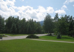 Unit #17 Spacious 3 Bed/3 Bath Condo on Golf Course with Hot tub/ Sauna/ Pool