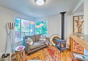 House w/ Deck on Whidbey Island, 1 Mi from Shore!