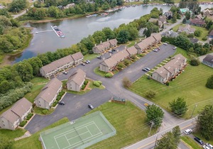 Lake Access Townhouse #08 w/Gas Fireplace, Grill, & Community Tennis!