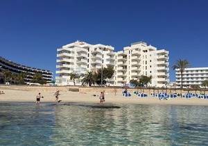 CALA MILLOR right on the beach! New, exclusive apartment
