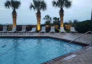 Your Fabulous Beach Vacation Starts Here! On The Beach, Sleeps 6-8, Free Wi-Fi!