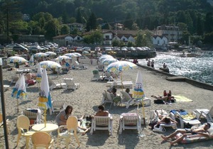 Apt with terrace, balcony ,WiFi, A/C, in historic center of Stresa, just by lake