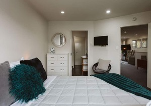 THE LOFT NO3 CONVENIENT IN STRANDON