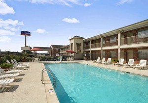Howard Johnson by Wyndham Beaumont