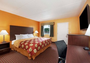 Days Inn by Wyndham Queensbury/Lake George