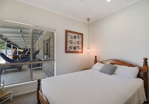 Family Home with Blue Ocean Views, 200m from the Beach!