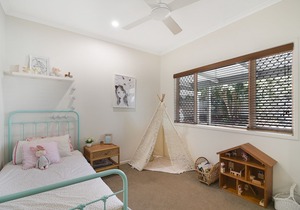 Family Home with Blue Ocean Views, 200m from the Beach!