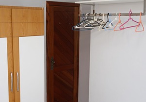 MARTHA SCHWANTZ Luxurious 4 bedroom air cooled and 2 garages 200m from the beach.
