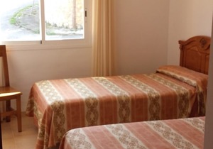 2 bedroom house (2 -5 people)