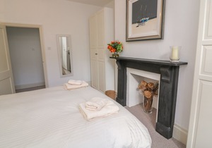 1 North Crest House, SALCOMBE