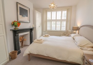 1 North Crest House, SALCOMBE
