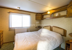 Dog friendly caravan at North Denes in Suffolk by the beach ref 40075ND