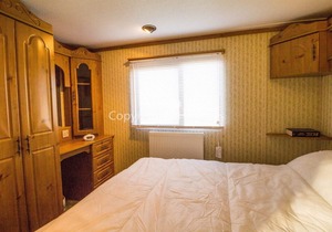 Dog friendly caravan at North Denes in Suffolk by the beach ref 40075ND
