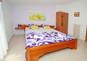 Modern apartment with shared pool for 3 persons in Nova Vas