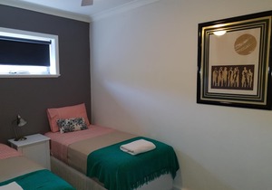 Mt Lawley Superb 2 BR apartment Minutes to CBD, shops and cafes,pool and gym