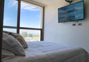 Stunning Studio - w/ Mountain View, Pool and Gym