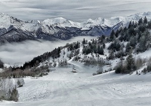 Studio 4 people at the foot of the slopes
