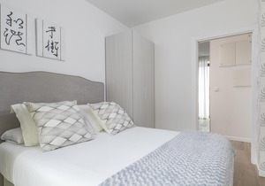 Riverside by Forever Rentals. Deluxe 2 bedroom apartment with views of Ría. Wifi
