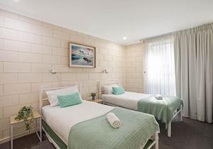 All Decked out at Penguin Mews - Unit 9