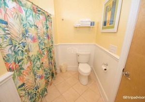 Island Inn of Atlantic Beach - Queen Efficiency Unit 401