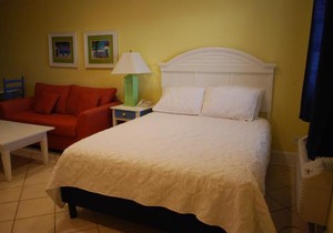 Island Inn of Atlantic Beach - Queen Efficiency Unit 401