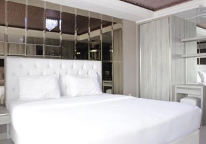 Modern & Deluxe Studio Apartment at Tamansari Tera Residence By Travelio