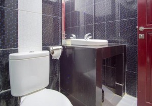 RedDoorz Plus near Pantai Falajawa