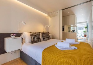 LovelyStay - The Blue Pool House