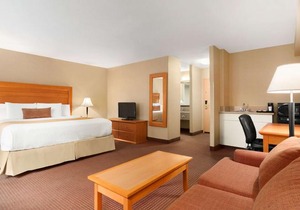 Days Inn by Wyndham Edmonton Downtown