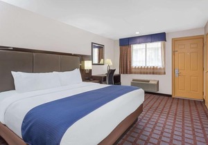 Days Inn by Wyndham Woodbury Long Island