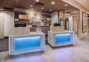 Holiday Inn Express & Suites Parsons