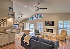 Trendy Phoenix Home with Pool - Walk to Lookout Mtn!